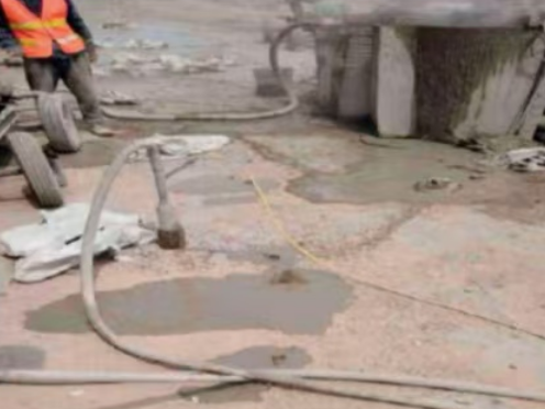 金堂水泥混凝土路面板底注浆技术 路面脱空注浆整治方案