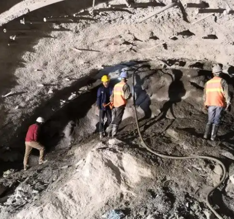 金堂拱顶带模注浆料的施工流程及注意事项